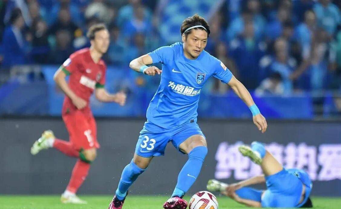 目前，巴萨和阿森纳也想签下维尔梅伦，其中阿森纳准备报价大约1500万欧元，而安特卫普方面要价2500万欧元。